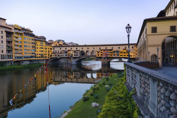 Ponte Alle Grazie Köprüsü Floransa Daki Arno Nehrinin Üzerinde — Stok fotoğraf