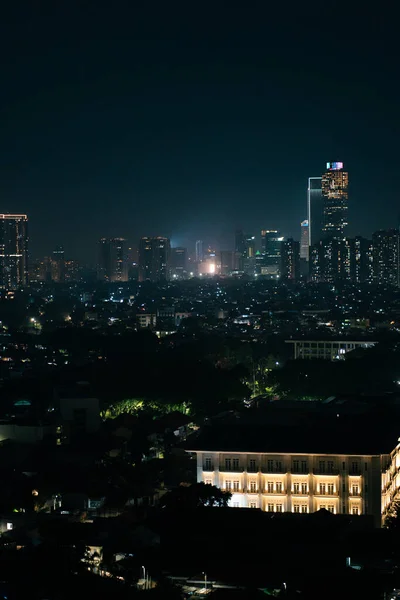 Jakarta Indonesia Lip 2021 Pionowe Ujęcie Panoramy Dżakarty Indonezji Nocą — Zdjęcie stockowe