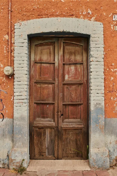 Fachada Porta Madeira Antiga Com Desgaste Pintura Com Espaço Cópia — Fotografia de Stock