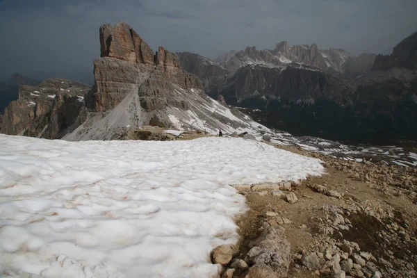 Una Bella Giornata Montagna Con Una Sottile Neve Che Copre — Foto Stock