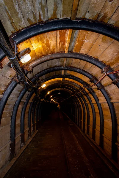 Vertical Shot Underground Mining Tunnel Lamps Walls — Stock Photo, Image