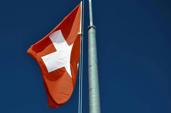 风中的瑞士国旗 Schweiz Flagge — 图库照片