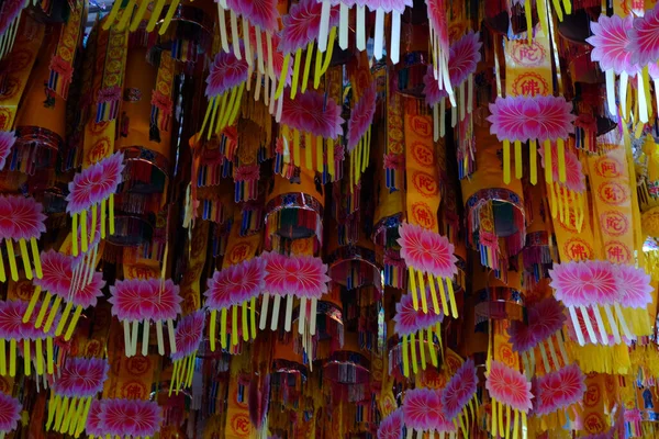 Αυτά Κρέμονται Διακοσμητικά Κατά Διάρκεια Του Κινεζικού Χορτοφαγικού Φεστιβάλ Στο — Φωτογραφία Αρχείου