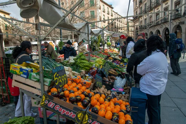 Segovia Spagna 2009 Mercatino Frutta Strada Segovia Spagna Freddo Pomeriggio — Foto Stock