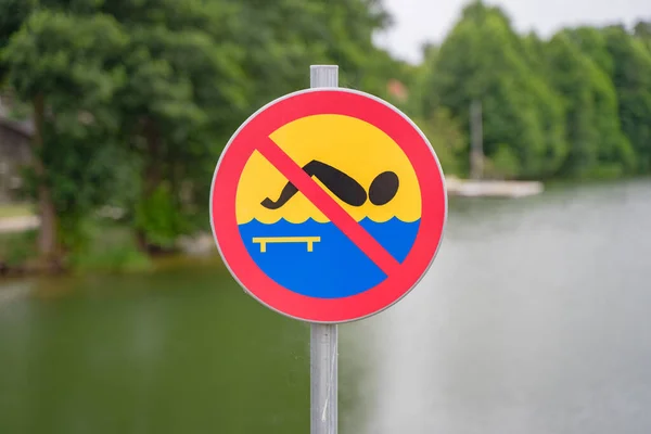 Swornegacie Polonia Agosto 2021 Primer Plano Señal Nadar Lago Karasinskie — Foto de Stock