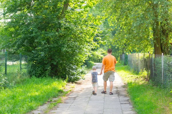 Poznan Polónia Fevereiro 2016 Tiro Traseira Homem Andando Com Seu — Fotografia de Stock