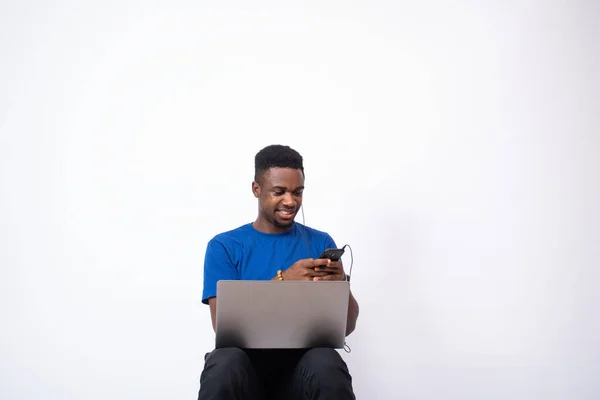 Closeup Shot Young African Male Sitting His Laptop Front White — ストック写真