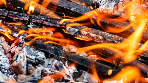 Primer Plano Quema Carbón Leña Para Parrilla Barbacoa — Foto de Stock