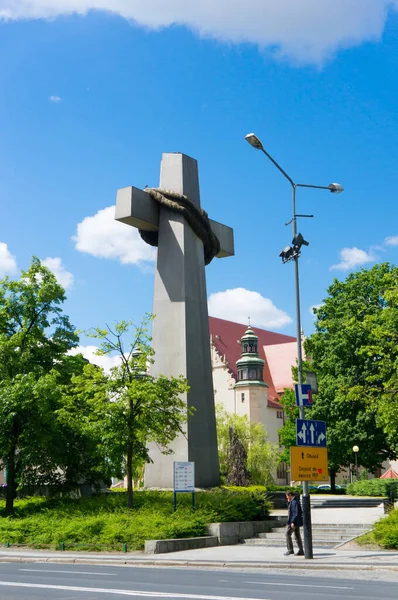 Poznan Polonia Agosto 2021 Una Escultura Cruz Plaza Adam Mickiewicz — Foto de Stock