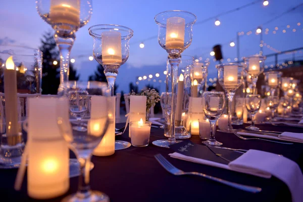 Selective White Restaurant Candles Table Hanging Illuminated Lanterns — Stock Photo, Image