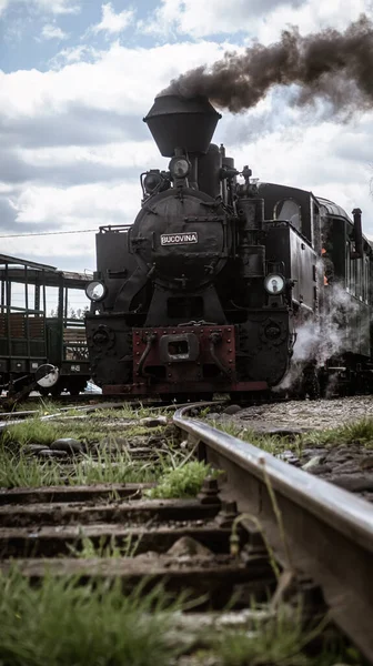 Moldovita Roménia Maio 2021 Tiro Vertical Mocania Trem Vapor Vintage — Fotografia de Stock