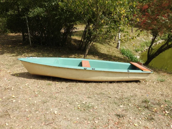 Ein Boot Sandstrand — Stockfoto