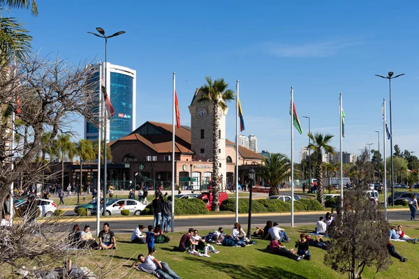 Buenos Aires Argentinien Aug 2021 Ein Turm Umgeben Von Grünem — Stockfoto