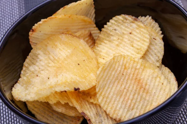 Uma Tigela Batatas Fritas Mesa — Fotografia de Stock