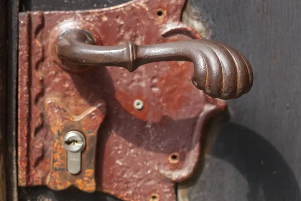 Una Vecchia Porta Ferro Decorato Raccordo Vecchio Cancello Legno — Foto Stock