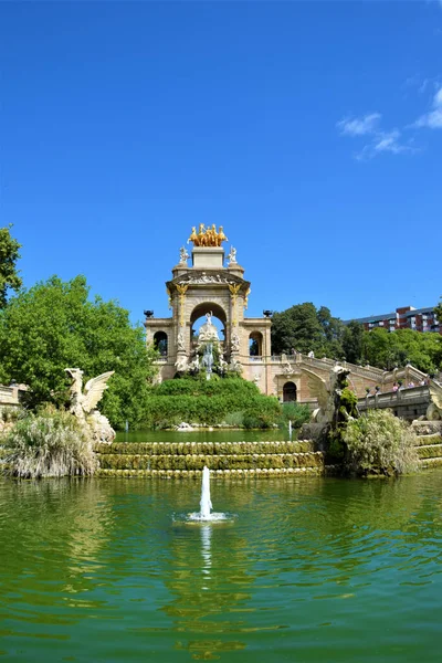 Cielo Azul Sobre Fuente Estatua Principal Del Parque Ciutadella Barcelona — Foto de Stock
