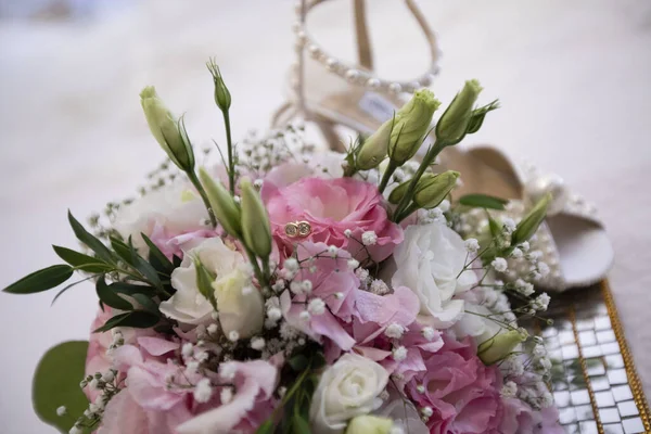 Closeup Shot Bride Flowers — Stock Photo, Image