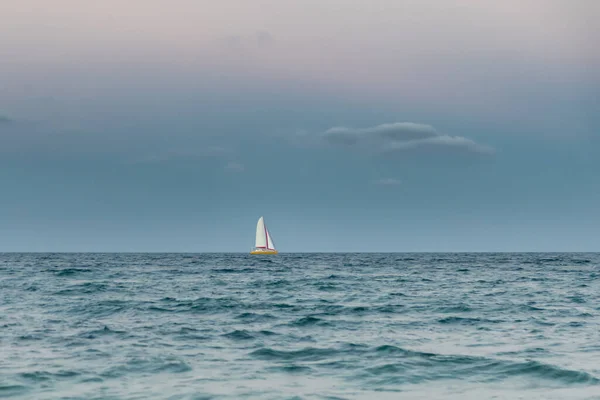 Landschaftsfoto Eines Segelbootes Horizont Atlantik — Stockfoto