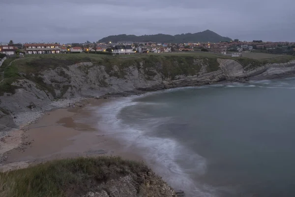 Piękne Wybrzeże Kantabrii Hiszpanii Wieczorem — Zdjęcie stockowe