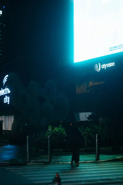 Jakarta Indonesia 2021年7月14日 雅加达现代街道印度尼西亚Scbd金融区夜间用霓虹灯照明 — 图库照片