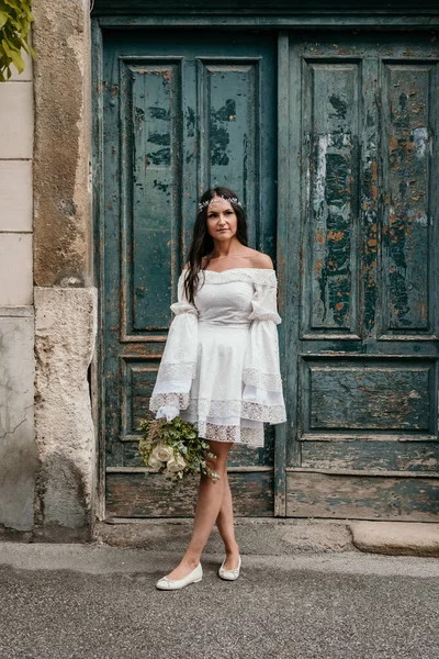 Ritratto Figura Intera Bella Sposa Abito Sposa Bianco Piedi Davanti — Foto Stock