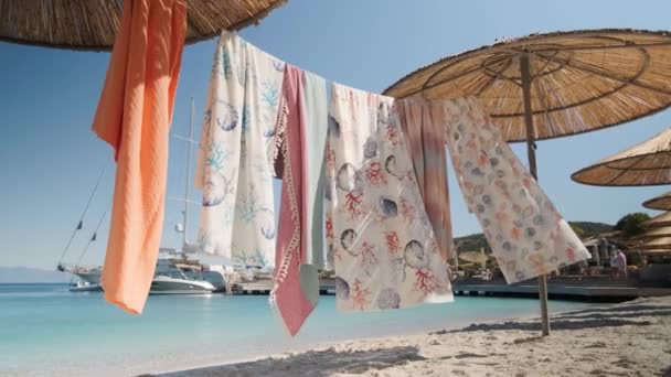 Beach Umbrellas Towels Sandy Coast Summer Holiday Vacation Concept — Vídeo de Stock