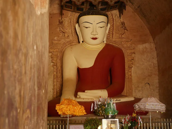 美しい仏私はバガンの主な寺院の一つ — ストック写真