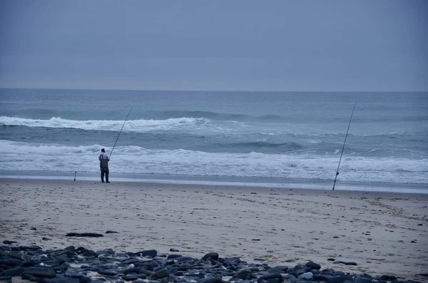 Ένας Ψαράς Στον Ατλαντικό Ωκεανό Στην Πορτογαλία Algarve Πορτογαλία Τέλος — Φωτογραφία Αρχείου