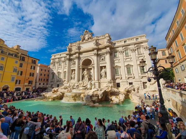 Rome Italy Nov 2019 People Take Selfies Fron Trevi Fountain — Stock Photo, Image