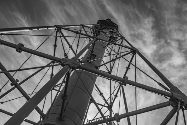 Una Vista Panorámica Una Torre Eléctrica Sobre Fondo Nublado Del — Foto de Stock