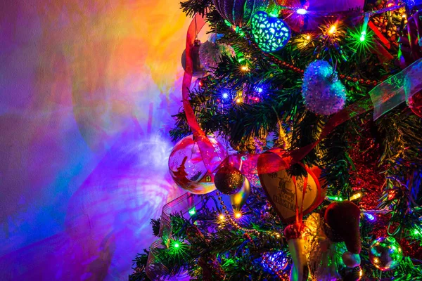 Closeup Christmas Tree Colorful Ornaments Lights — Stock Photo, Image