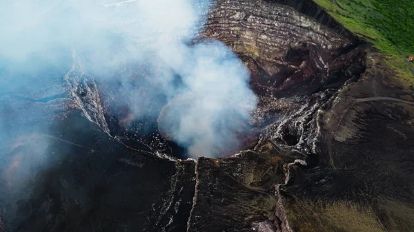 Zdjęcie Lotnicze Czynnego Krateru Wulkanicznego — Zdjęcie stockowe