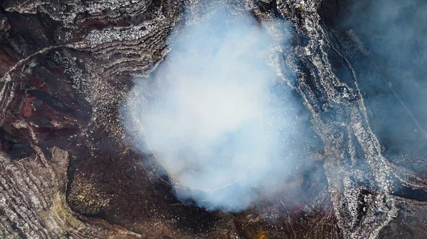 Zdjęcie Lotnicze Czynnego Krateru Wulkanicznego — Zdjęcie stockowe