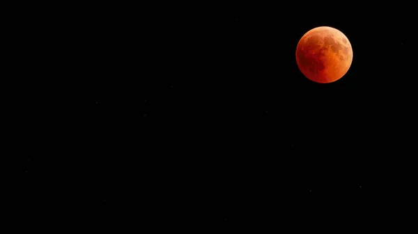 Pomarańczowa Pełnia Księżyca Ciemnym Niebie — Zdjęcie stockowe