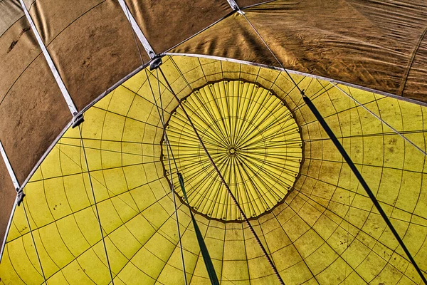 Ένα Κοντινό Πλάνο Του Εσωτερικού Ενός Φουσκωμένου Αερόστατου Θερμού Αέρα — Φωτογραφία Αρχείου
