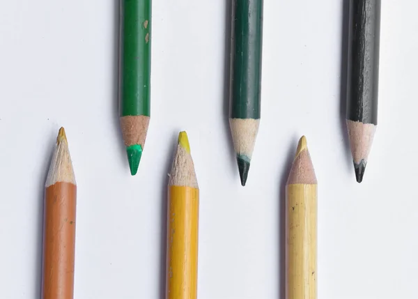 Beyaz Arka Planda Izole Edilmiş Resim Için Çok Renkli Kalemler — Stok fotoğraf