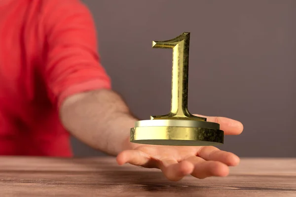 Mannelijke Hand Met Een Weergegeven Van Winnaar Eerste Plaats Mannelijke — Stockfoto