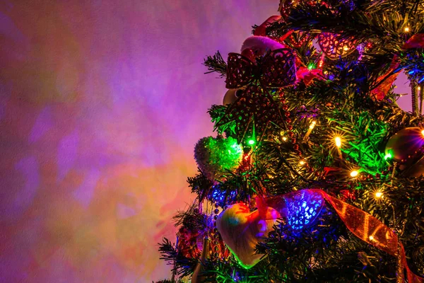 Arbre Noël Avec Des Ornements Colorés Des Lumières — Photo