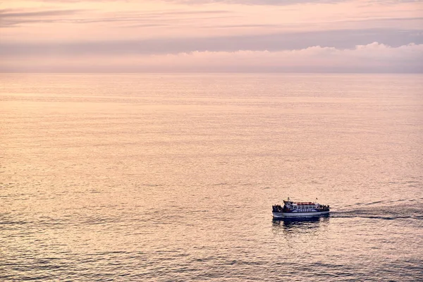 Lastres Spanje Sep 2021 Een Rondvaartboot Tijdens Zonsondergang Noord Atlantische — Stockfoto