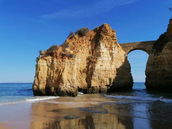 Скалистый Пляж Батата Португалии Солнечный День — стоковое фото