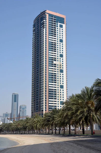 Sharjah United Arab Emirates Jun 2016 Сучасний Хмарочос Побудований Поруч — стокове фото