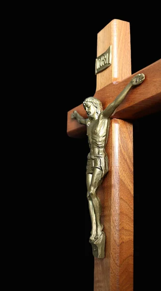 Vista Lateral Crucifixo Madeira Com Corpo Ouro Jesus Isolado Preto — Fotografia de Stock