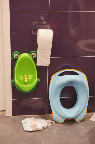 Poznan Polen Januar 2018 Eine Vertikale Aufnahme Einer Kleinen Plastiktoilette — Stockfoto