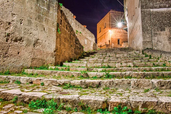 Een Nachtelijk Stadsbeeld Van Matera Stad Een Rotsachtige Rots Regio — Stockfoto