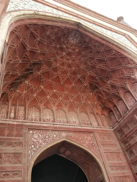 Eine Vertikale Aufnahme Der Eingangsdetails Von Mehmaan Khana Agra Indien — Stockfoto