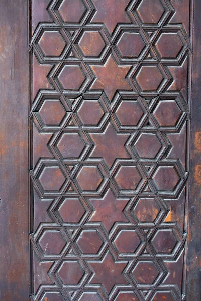 Drzwi Drewniane Geometrycznymi Wzorami — Zdjęcie stockowe