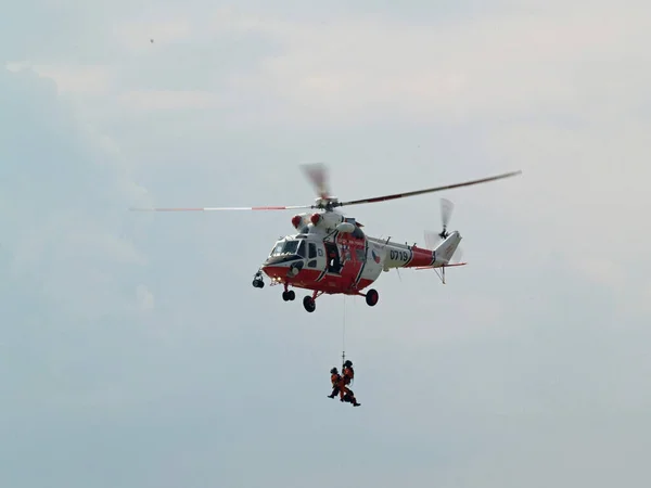 Caslav Tschechische Republik Mai 2017 Zweimotoriger Mehrzweckhubschrauber Pzl Sokol Himmel — Stockfoto