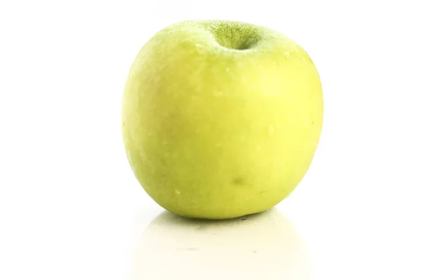 Een Groene Appel Geïsoleerd Een Witte Achtergrond — Stockfoto