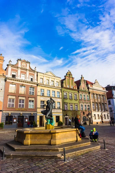 Pozn Polonia Noviembre 2018 Una Fila Coloridos Edificios Restaurantes Antigua — Foto de Stock