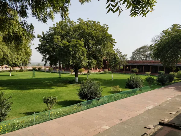 Krajina Mughal Gardens Pokrytá Zelení Pod Slunečním Svitem Indii — Stock fotografie
